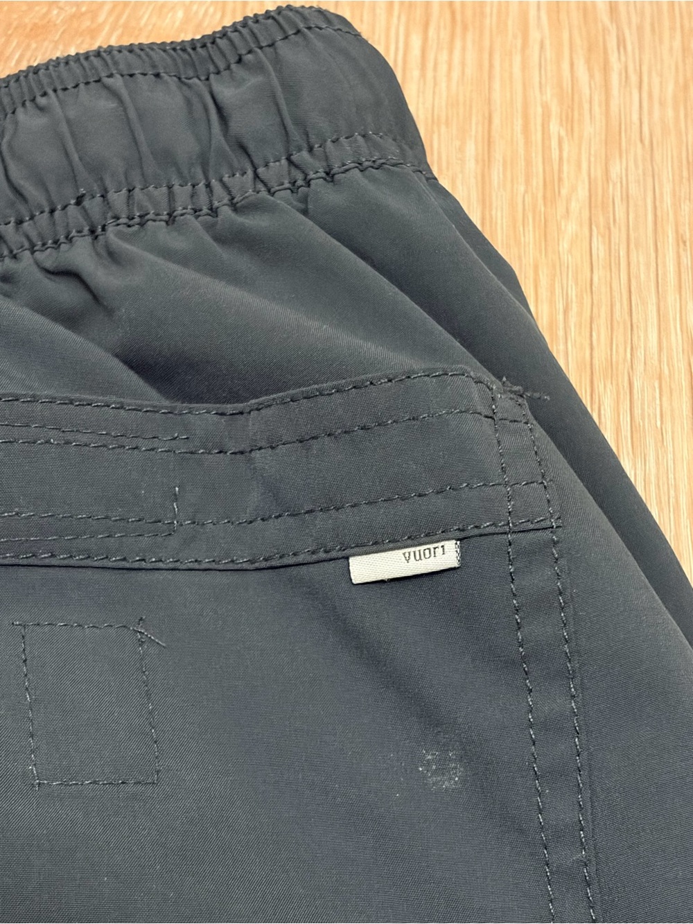 Vuori Kore Men’s Sz M Charcoal Athletic Shorts Lined Drawstring Running Gym - Picture 4 of 6